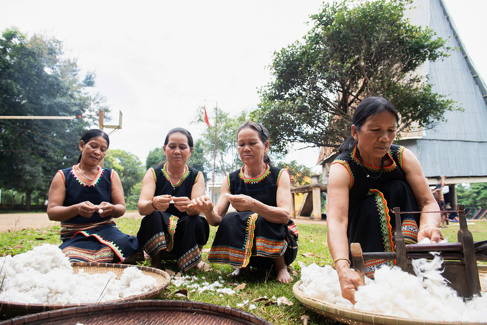 Chùm ảnh: Người Gia Rai gìn giữ nghề dệt truyền thống