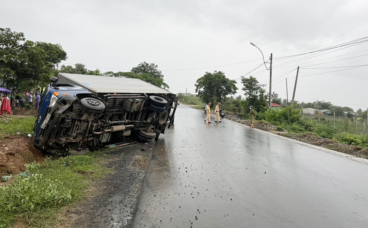 Thành phố Kon Tum: Điều tra vụ tai nạn làm 2 người  c h ế t