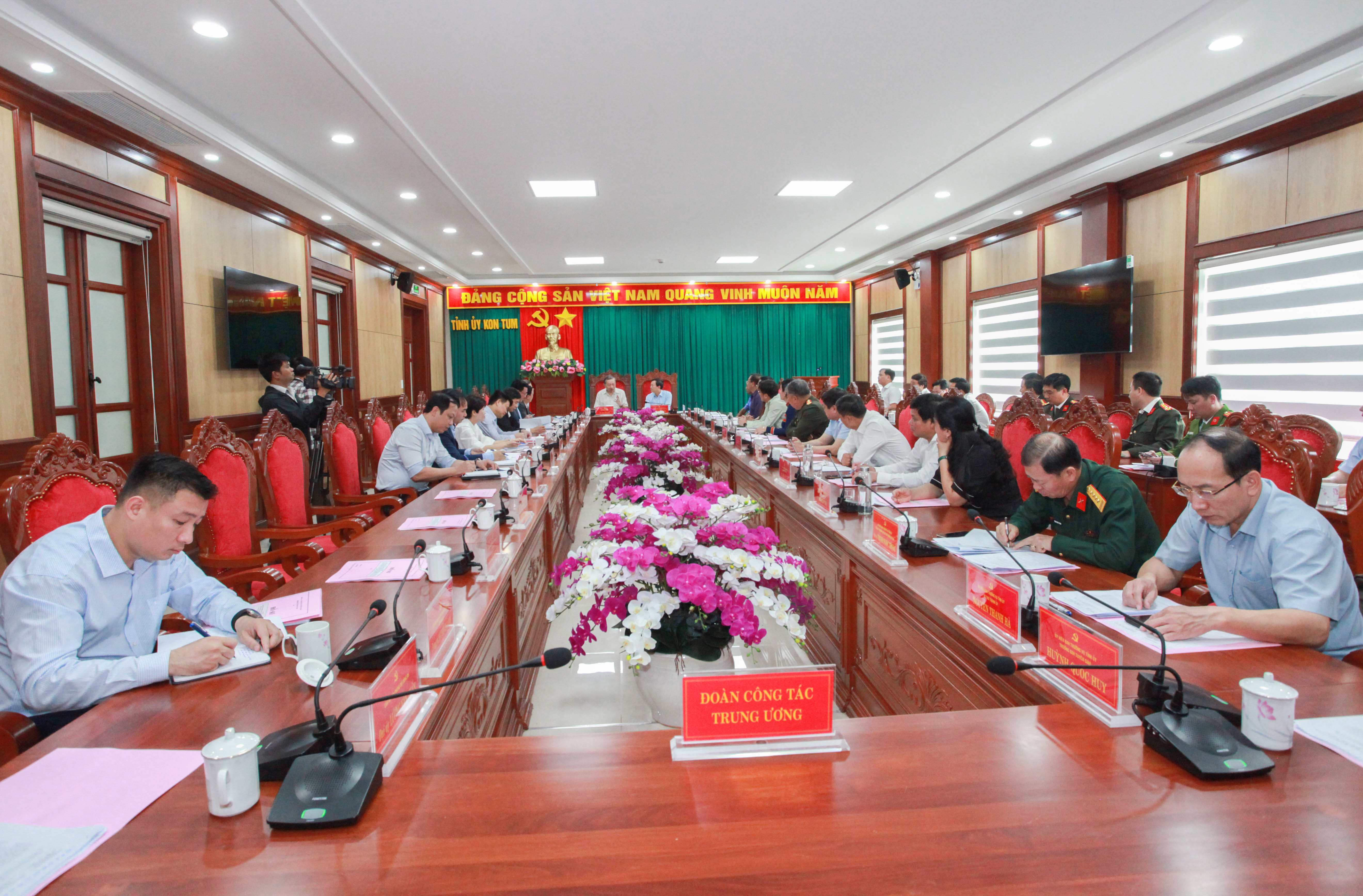 Bộ trưởng Bộ Công an Tô Lâm làm việc với tỉnh Kon Tum