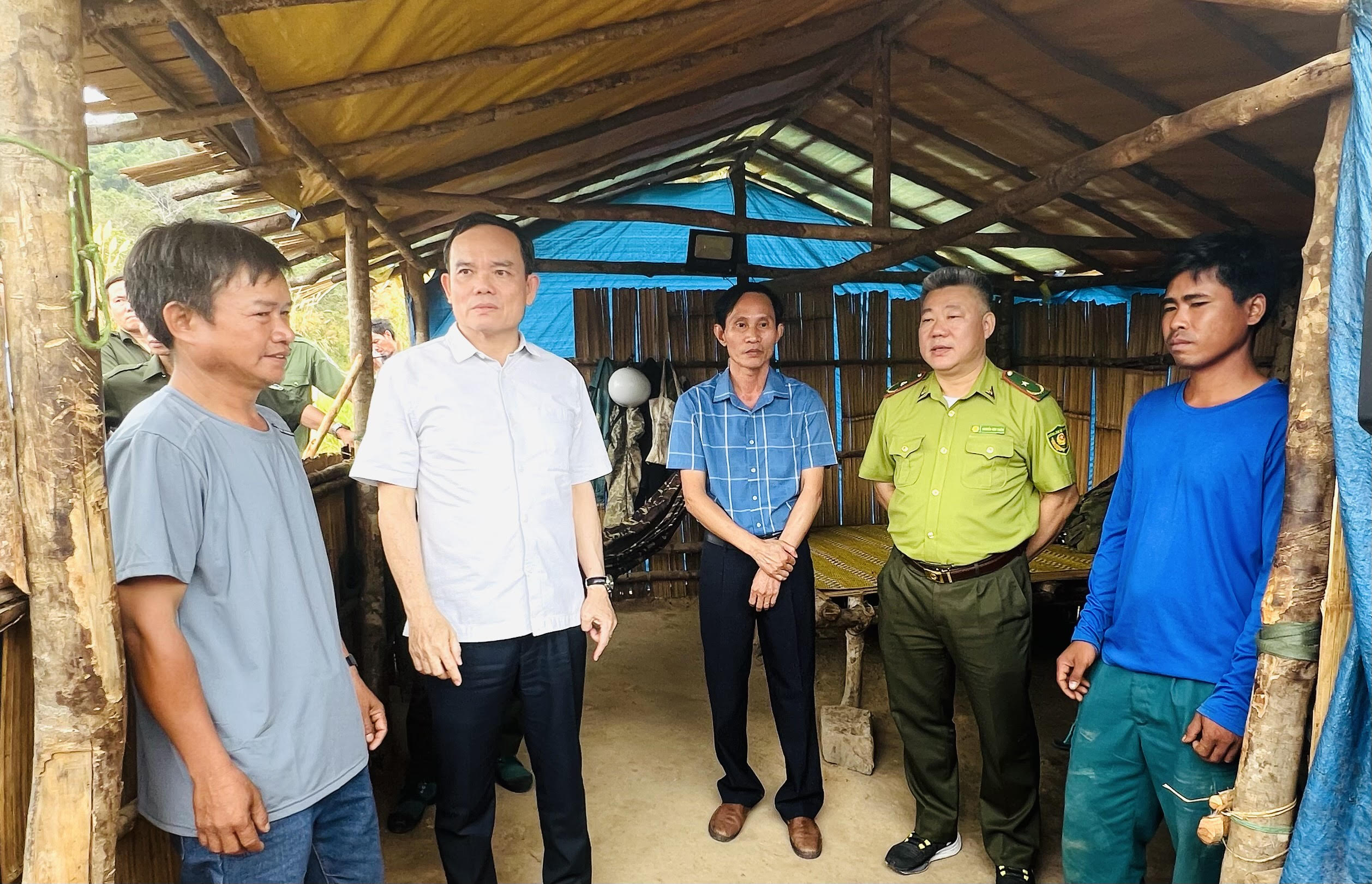 Phó Thủ tướng Chính phủ Trần Lưu Quang kiểm tra công tác QLBVR và PCCCR tại Vườn Quốc gia Chư Mom Ray
