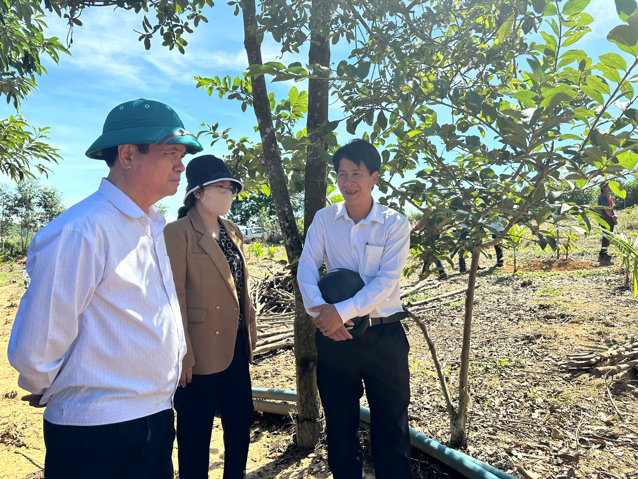 Phó Chủ tịch UBND tỉnh Nguyễn Hữu Tháp làm việc tại huyện Sa Thầy