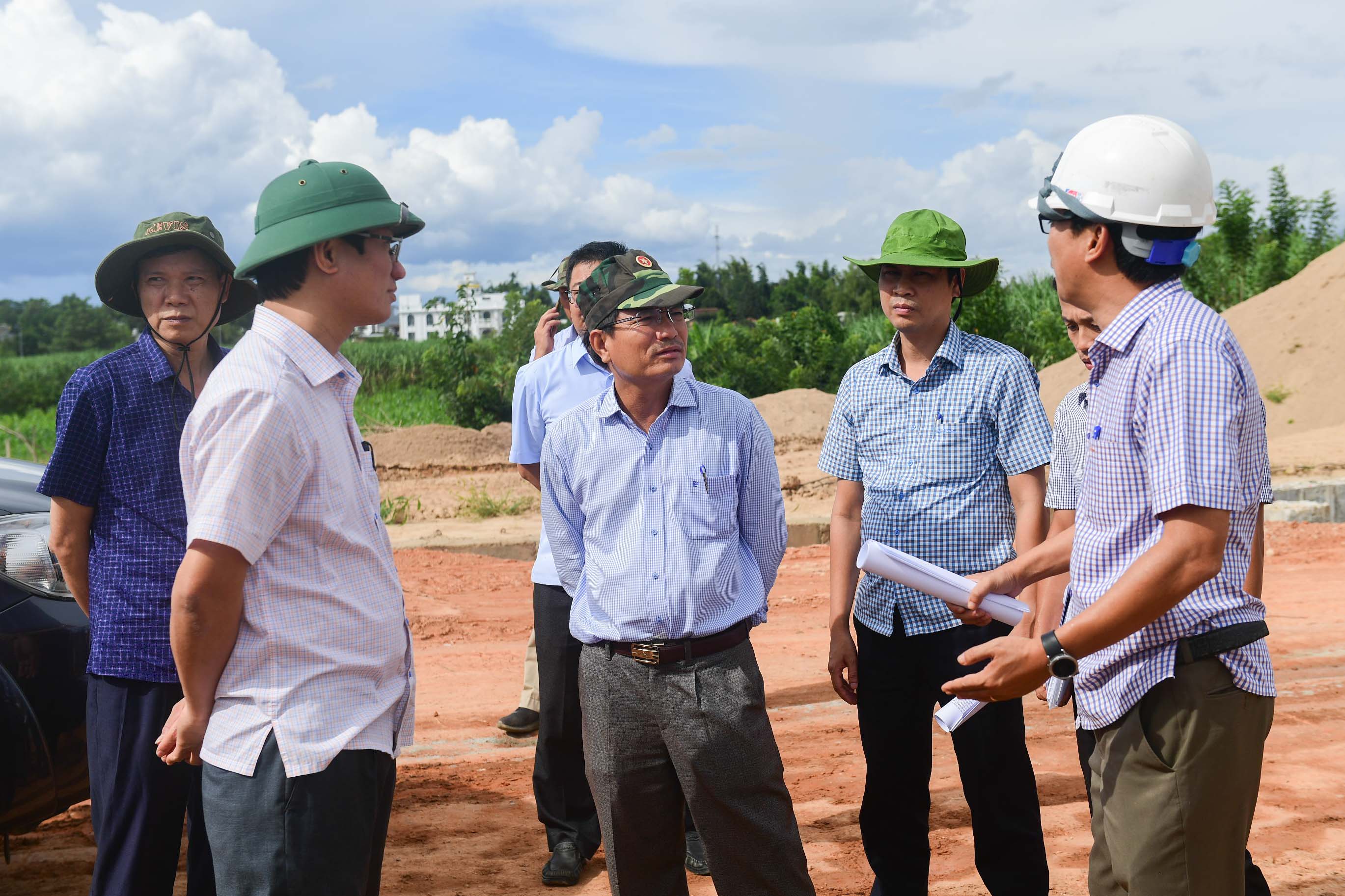 Phó Chủ tịch UBND tỉnh Nguyễn Ngọc Sâm kiểm tra tiến độ triển khai các dự án đầu tư công