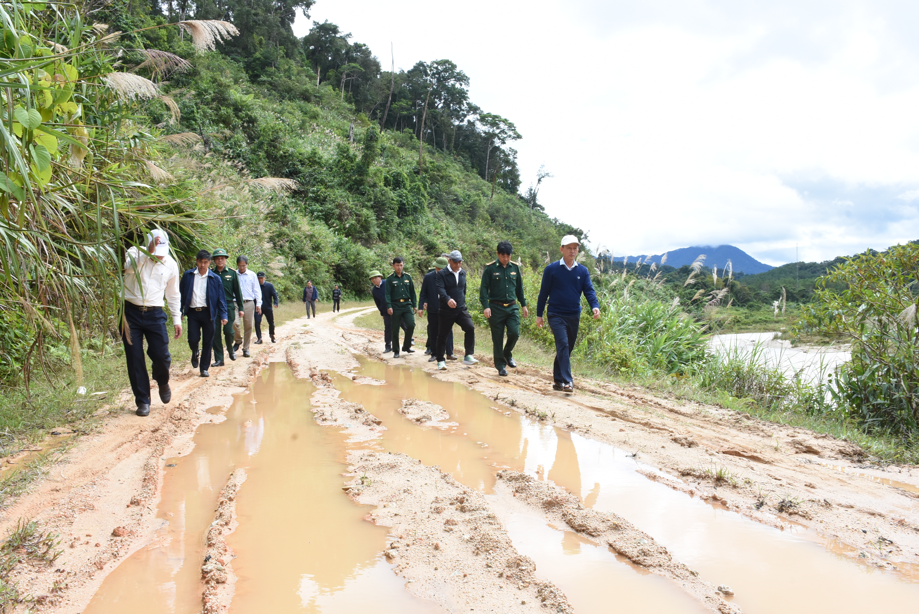 Bí thư Tỉnh ủy Dương Văn Trang kiểm tra Dự án nâng cấp tuyến đường Đăk Man – Đăk Blô