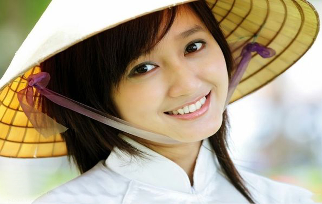 Nón quê hương: Hãy cùng chiêm ngưỡng hình ảnh ấn tượng về chiếc nón quê hương - một trong những biểu tượng văn hóa đặc trưng của Việt Nam. Sự giản dị và tự nhiên của chiếc nón này sẽ khiến bạn thấy cảm giác gần gũi và thân thương, đồng thời tìm hiểu thêm về nét đẹp và giá trị văn hóa của quê hương Việt Nam.