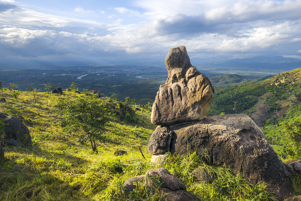 Chùm ảnh: Núi Chư Hreng - Điểm đến hấp dẫn của giới trẻ Kon Tum