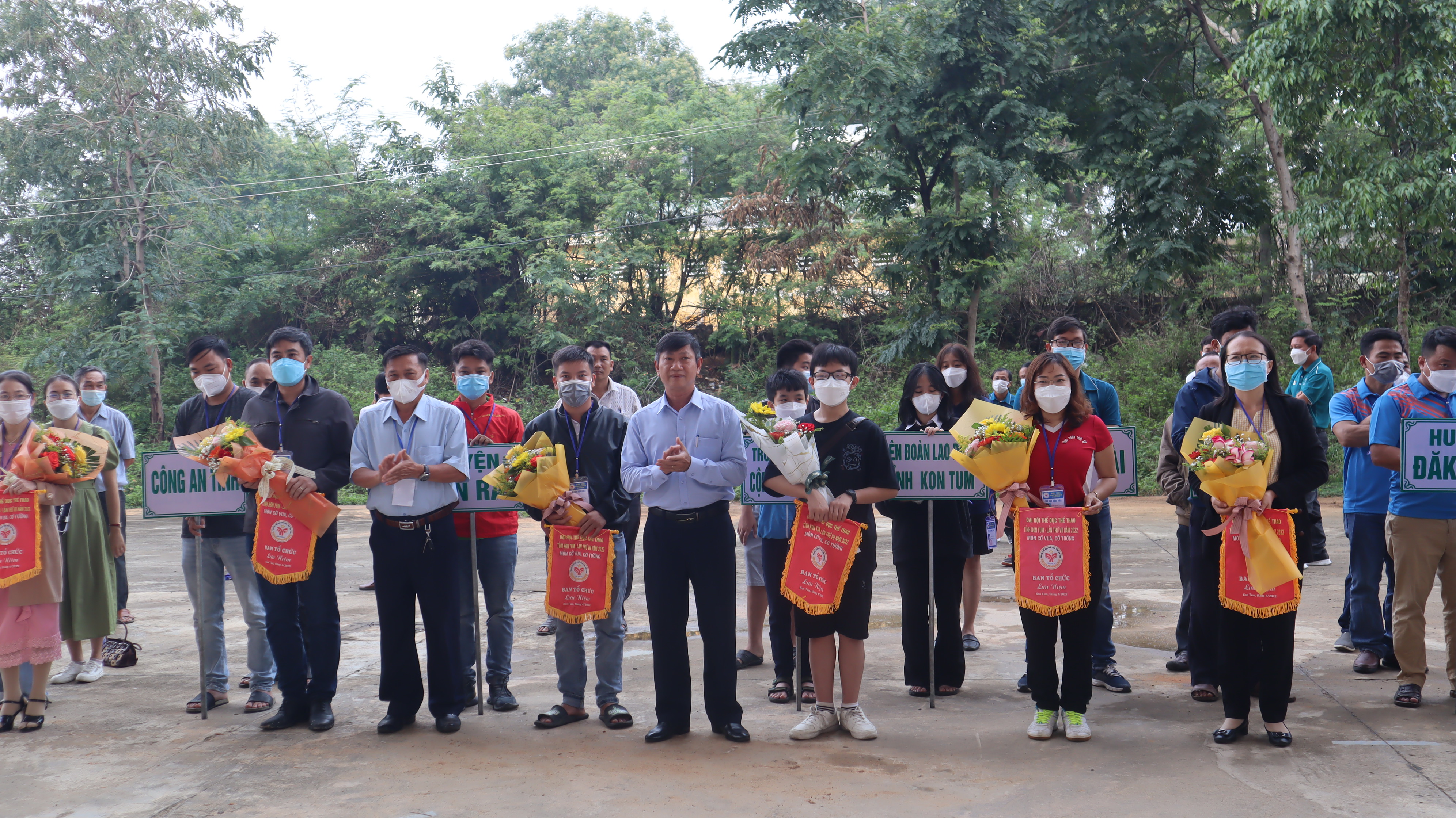 Giải cờ vua, cờ tướng là nơi tinh túy tâm huyết của các kỳ thủ trên toàn thế giới được biểu diễn. Tại giải đấu này, các tay cờ hàng đầu sẽ đối đầu nhau trong những trận đấu đầy kịch tính và đòi hỏi sự tư duy và khéo léo. Hãy xem hình ảnh liên quan để cảm nhận sự dũng cảm và sự tài năng của các kỳ thủ.